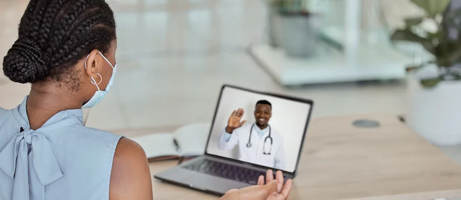 Patiente en téléconsultation vidéo avec un médecin Umed
